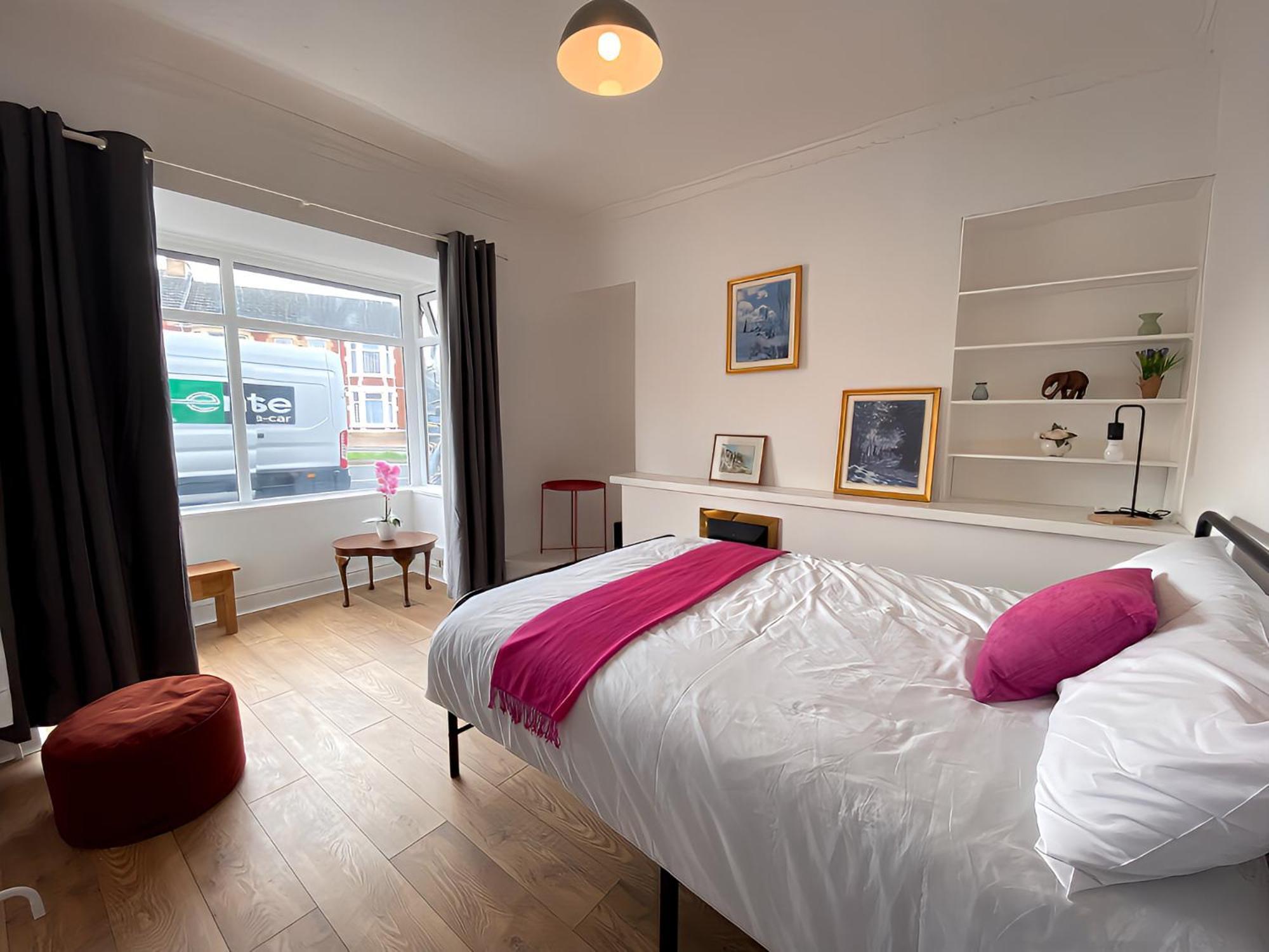4-Bedroom Home - Perfect For Those Working In Bridgend - By Tailored Accommodation Luaran gambar